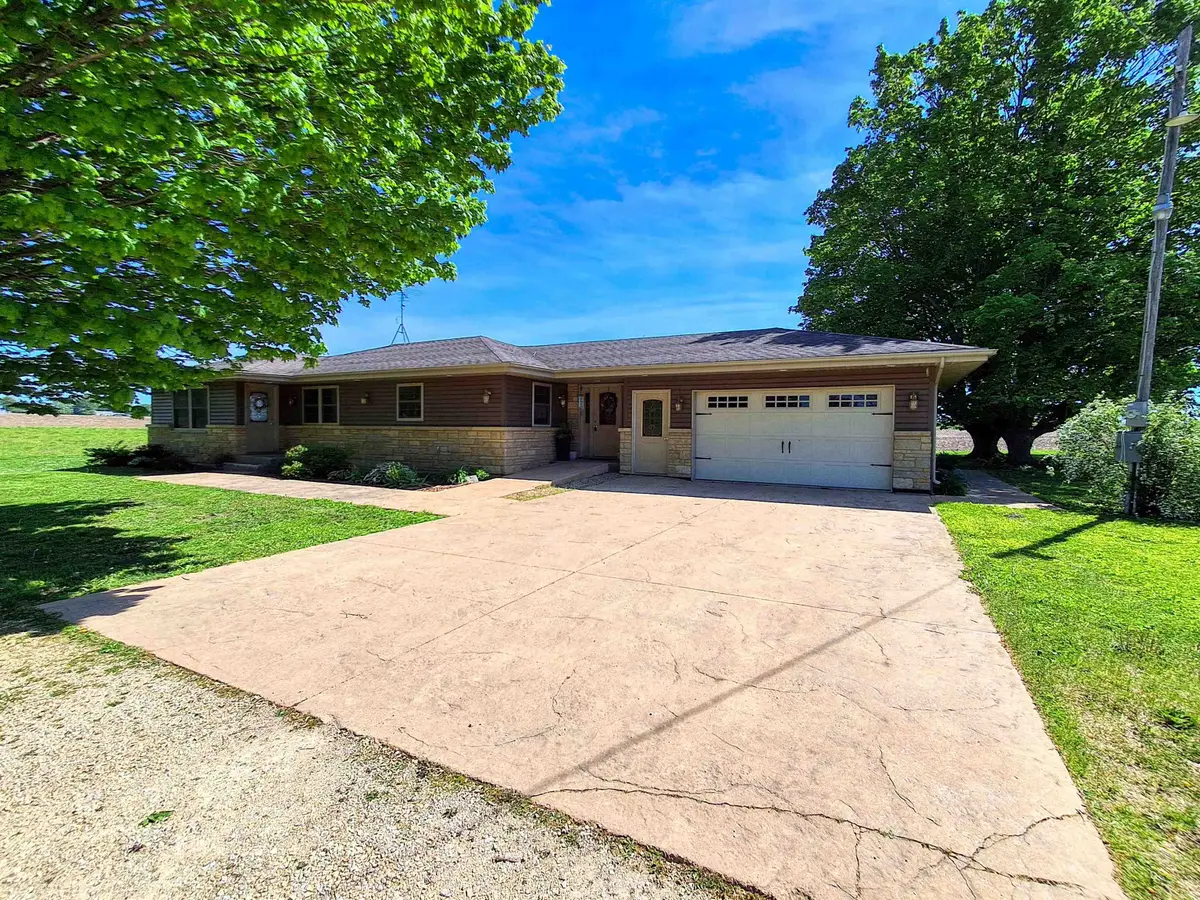 7009 Pearl City Road, Freeport, IL 61032 - #1