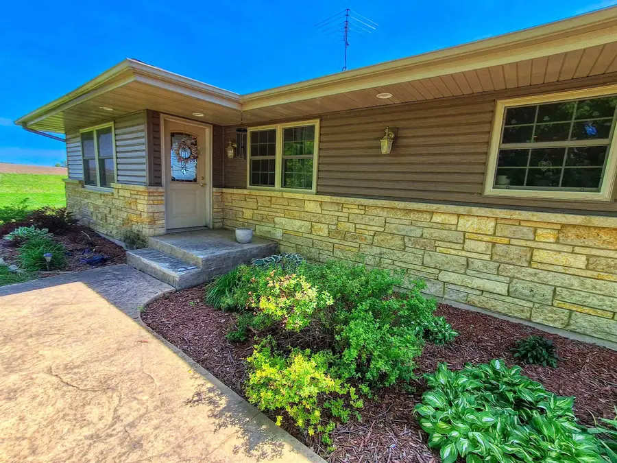 7009 Pearl City Road, Freeport, IL 61032 - #2