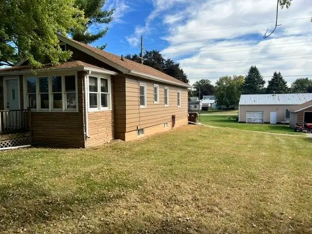 913 S 15th Street, Freeport, IL 61032 - #2