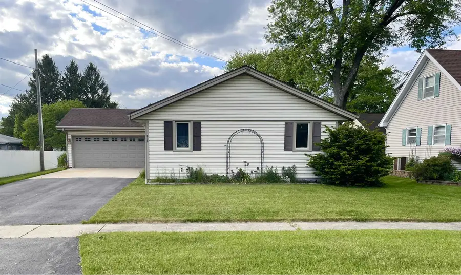 618 E Macomb Street, Belvidere, IL 61008 - #2