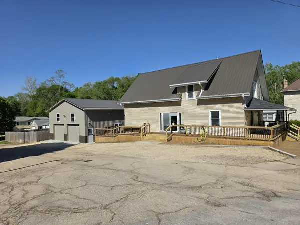 102 E State Road, MOUNT CARROLL, IL 61053