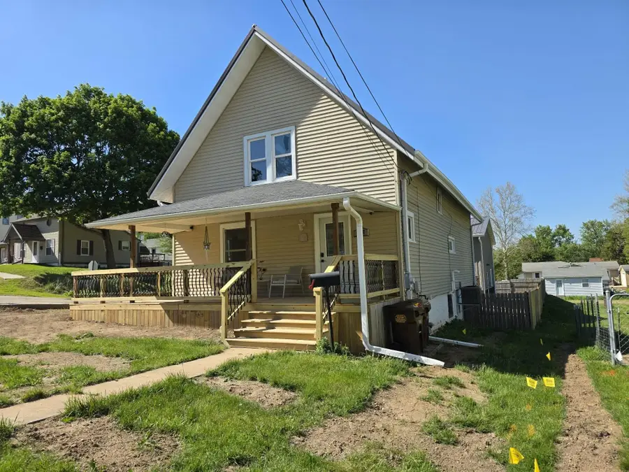102 E State Road, Mount Carroll, IL 61053 - #3