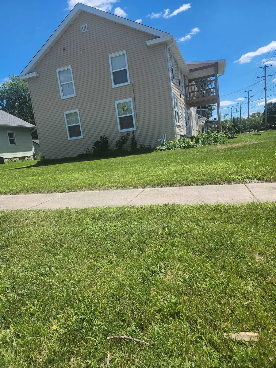 2304 S 4TH Street, Rockford, IL 61104 - #2
