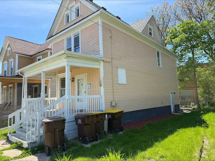 704 S Carroll Avenue, Freeport, IL 61032 - #2