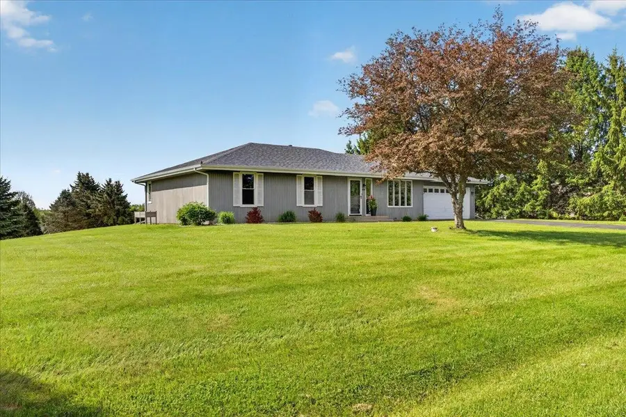 6137 Upper Ridge Way, Roscoe, IL 61073 - #3
