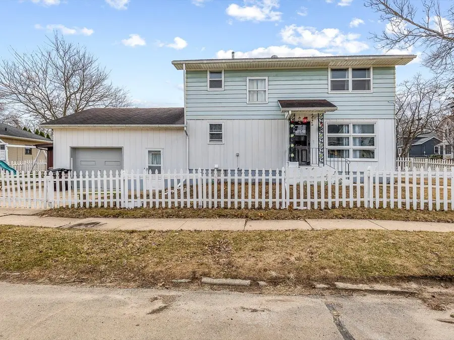 317 N GROVE Avenue, Freeport, IL 61032 - #2