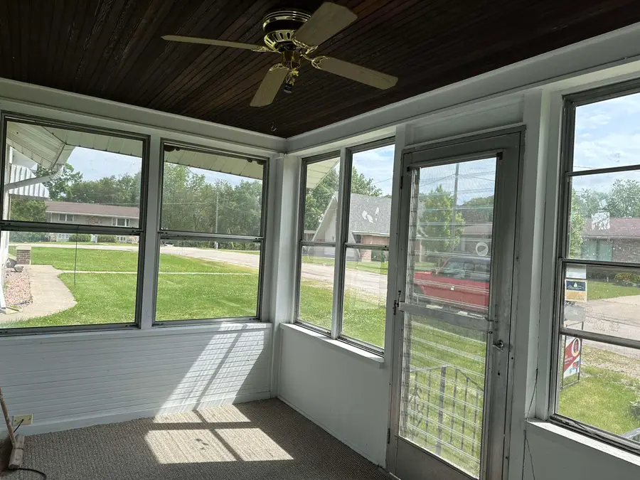 330 CALIFORNIA Avenue, Savanna, IL 61074 - #2