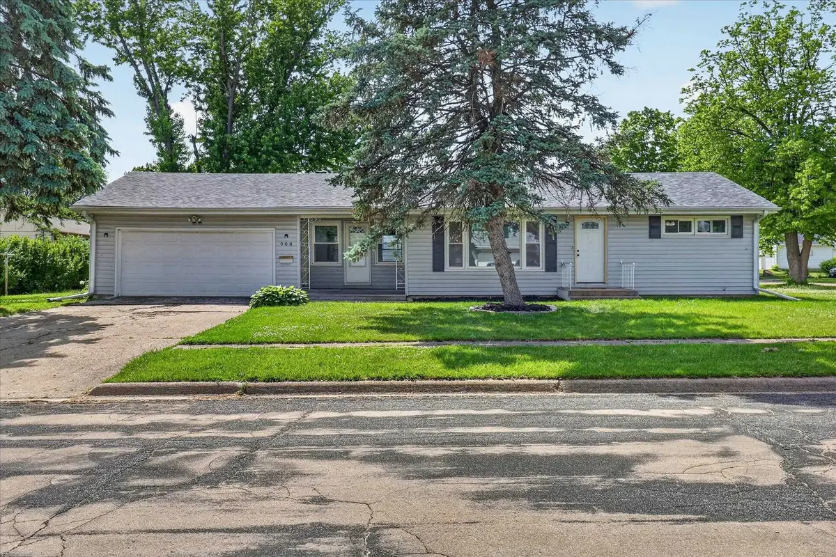 908 S Bauch Avenue, Freeport, IL 61032 - #1