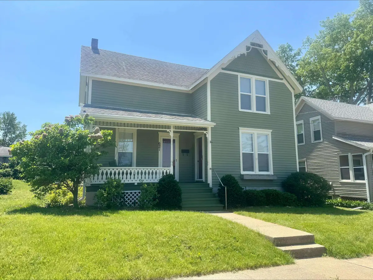 621 E Garden Street, Freeport, IL 61032 - #1