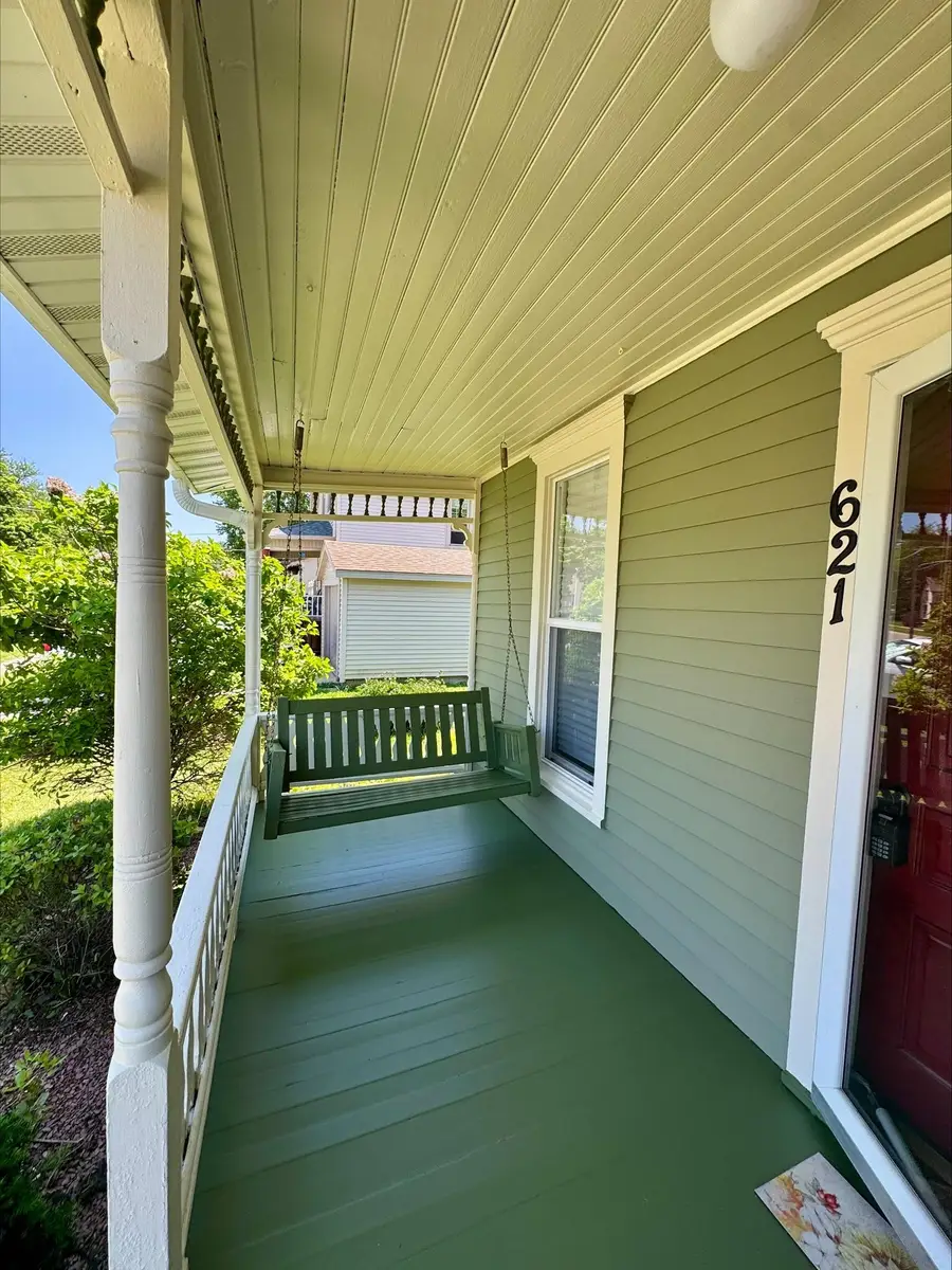 621 E Garden Street, Freeport, IL 61032 - #3