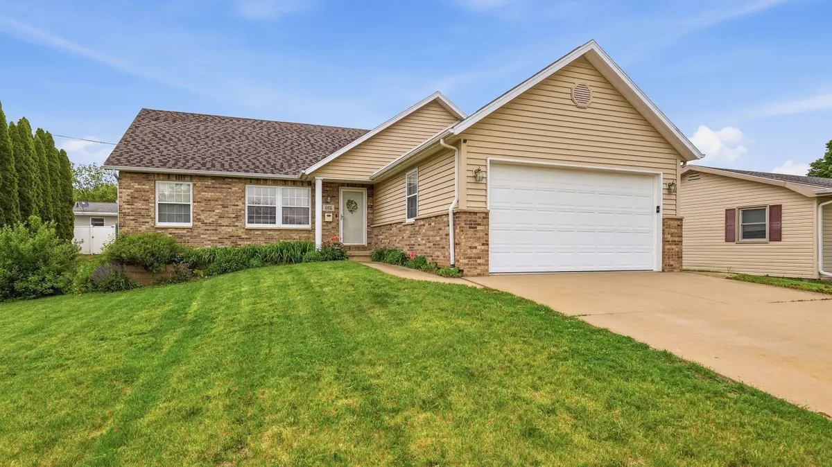 465 Peach Street, East Dubuque, IL 61025 - #1