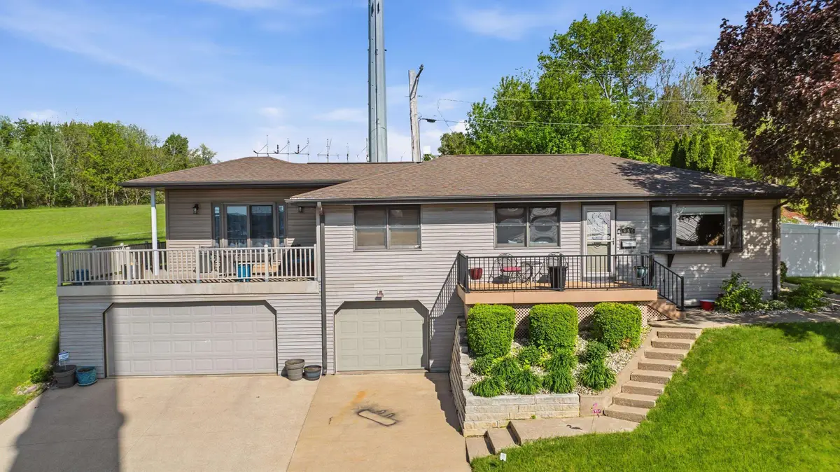 950 Hiawatha Drive, East Dubuque, IL 61025 - #1