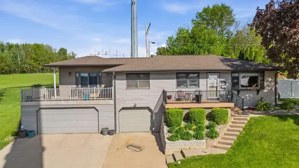950 Hiawatha Drive, EAST DUBUQUE, IL 61025