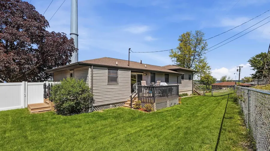 950 Hiawatha Drive, East Dubuque, IL 61025 - #3