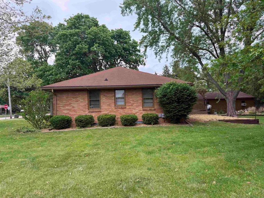 1048 Warren Street, Henry, IL 61537 - #3