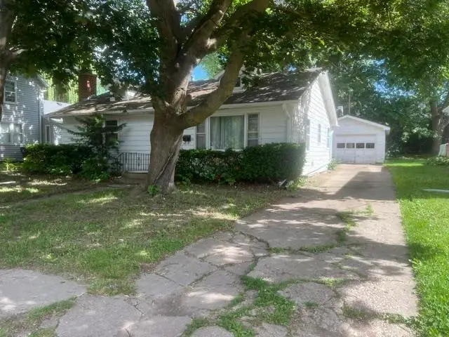 807 E Illinois Street, Freeport, IL 61032 - #2