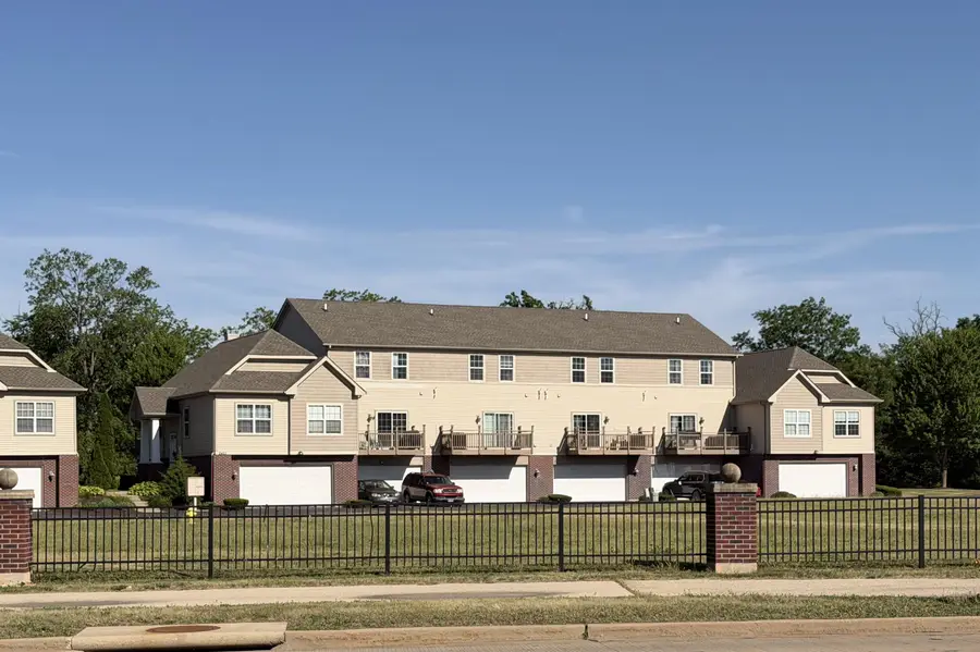2433 RIVER OAKS #4 Lane, Rockford, IL 61102 - #3
