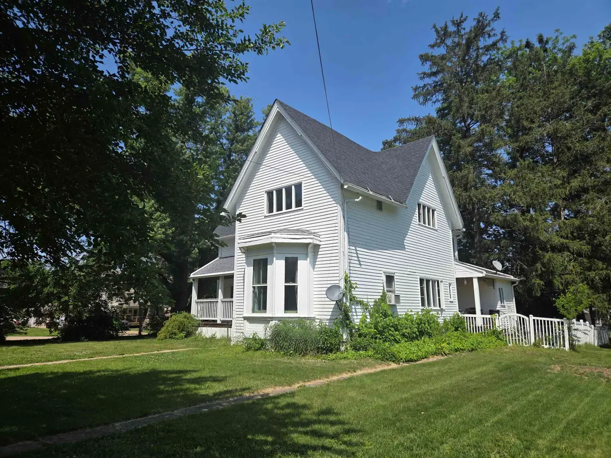 411 N 6th Street, Oregon, IL 61061 - #1