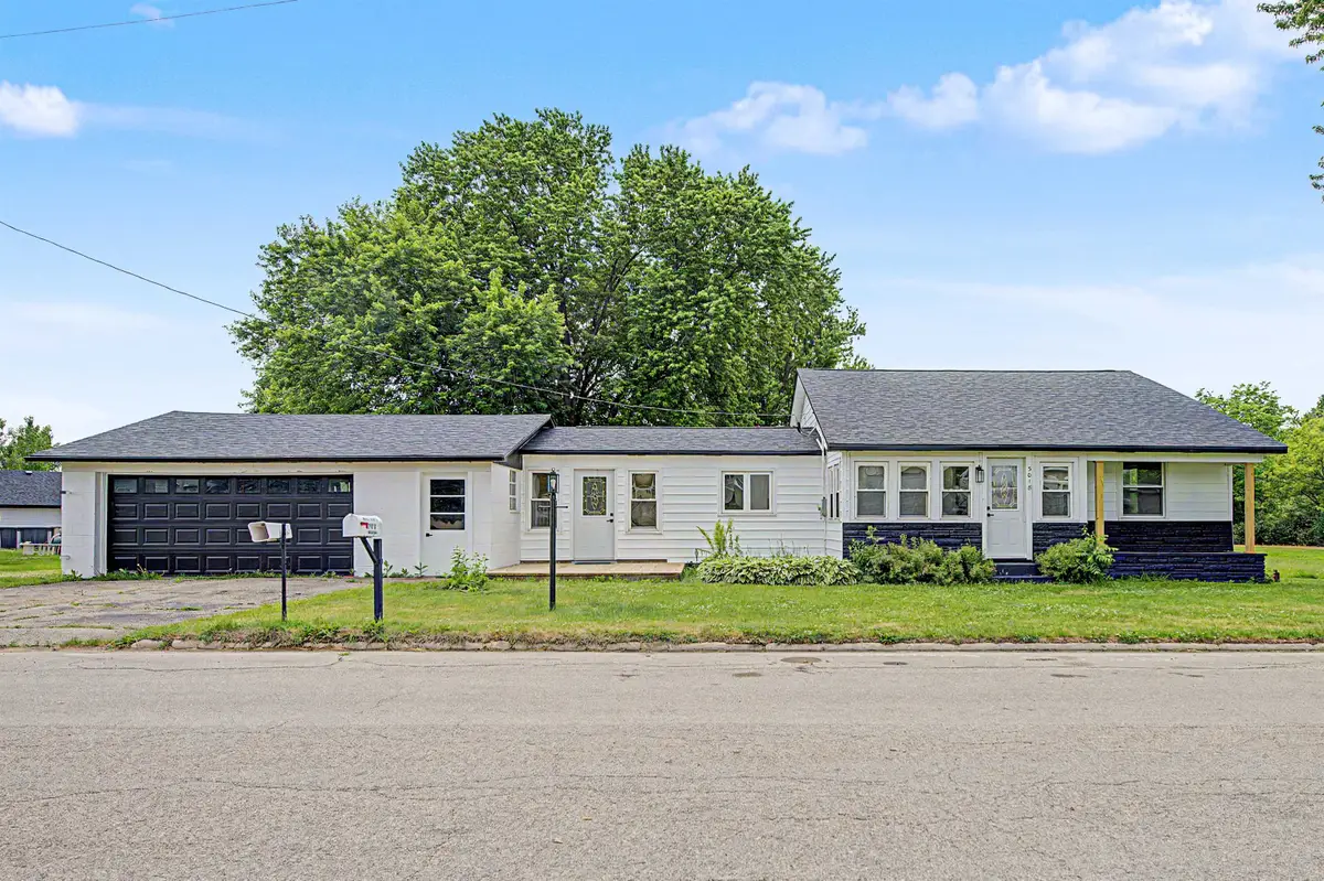 3018 Beaver Road, Freeport, IL 61032 - #1