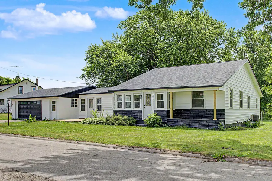 3018 Beaver Road, Freeport, IL 61032 - #2