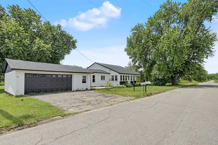 3018 Beaver Road, Freeport, IL 61032 - #3