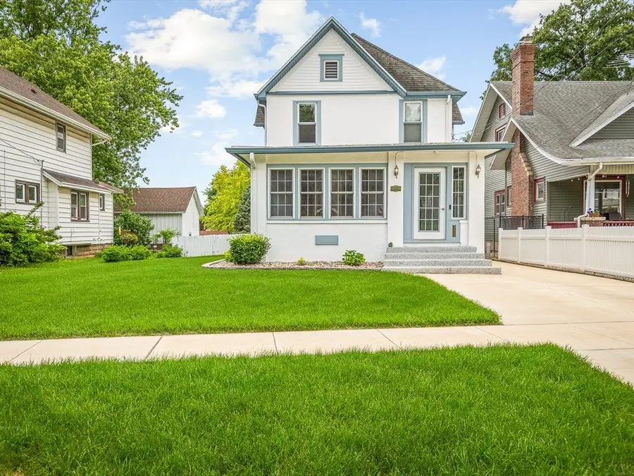 1239 W Lincoln Boulevard, Freeport, IL 61032 - #2