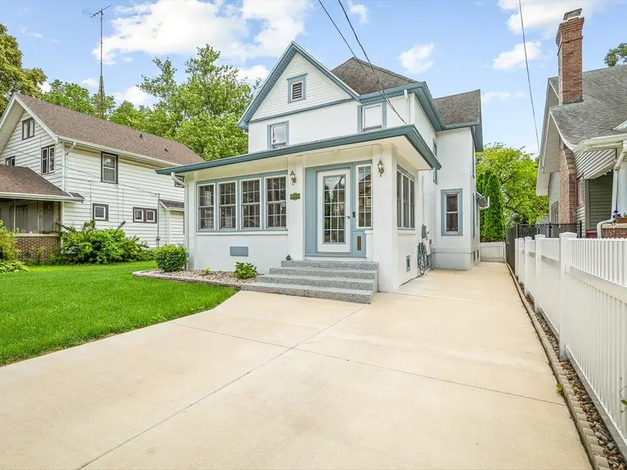 1239 W Lincoln Boulevard, Freeport, IL 61032 - #3