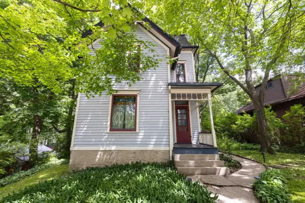 925 C Street, ROCKFORD, IL 61107