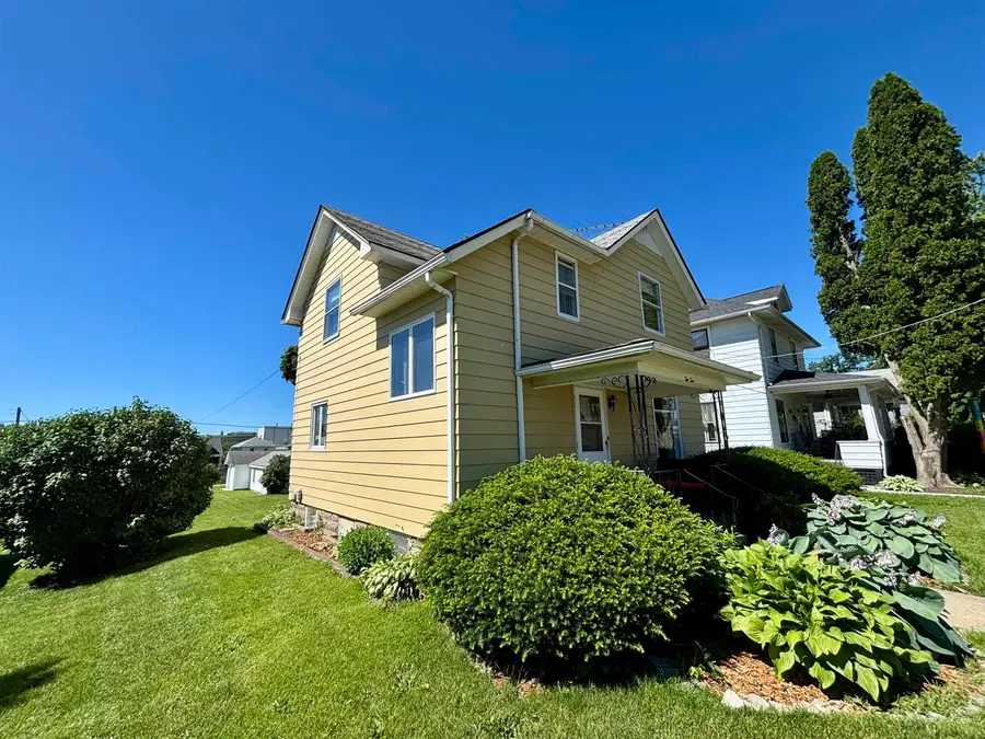210 W Benton Avenue, Stockton, IL 61085 - #2