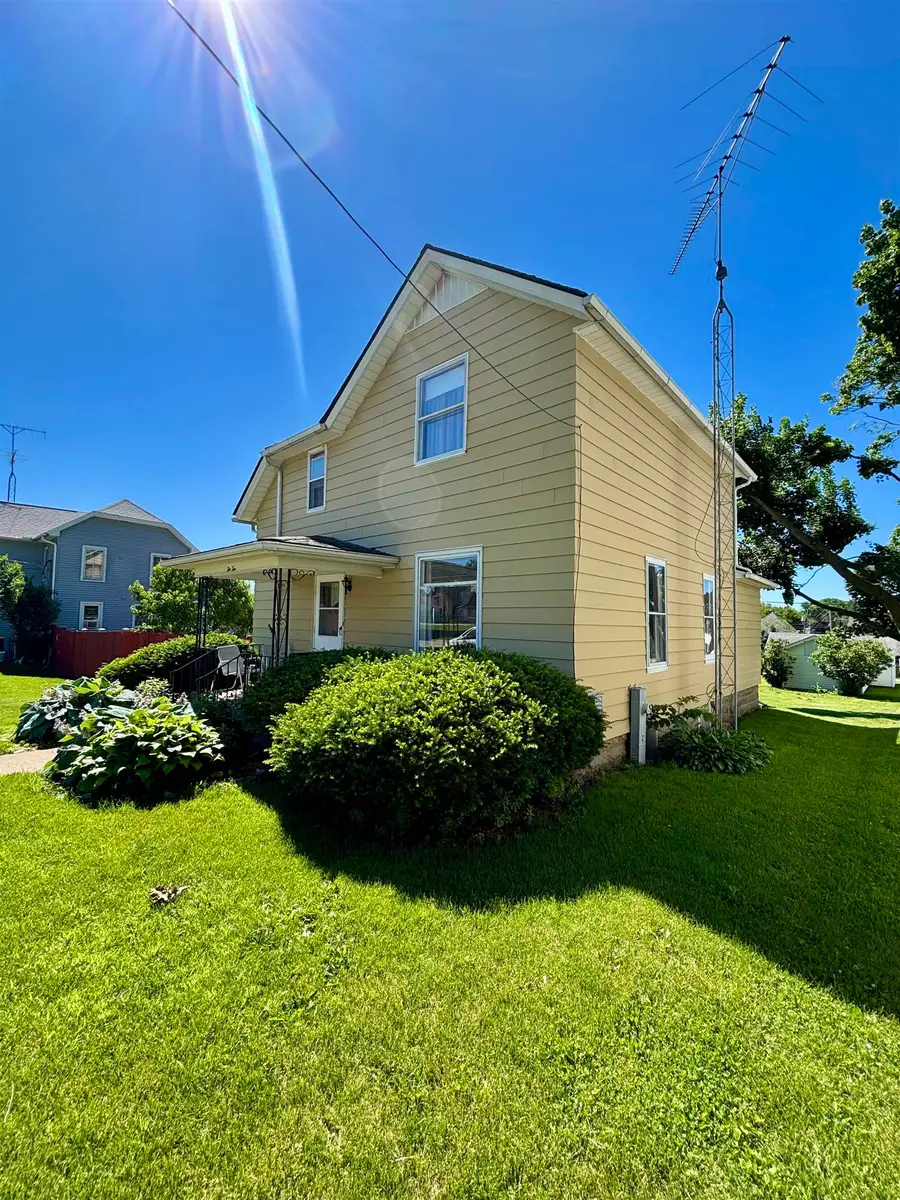 210 W Benton Avenue, Stockton, IL 61085 - #3