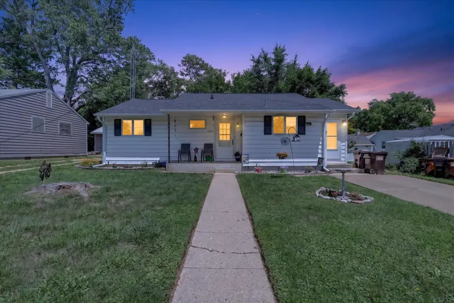 1204 W Violet Street, Freeport, IL 61032 - #2