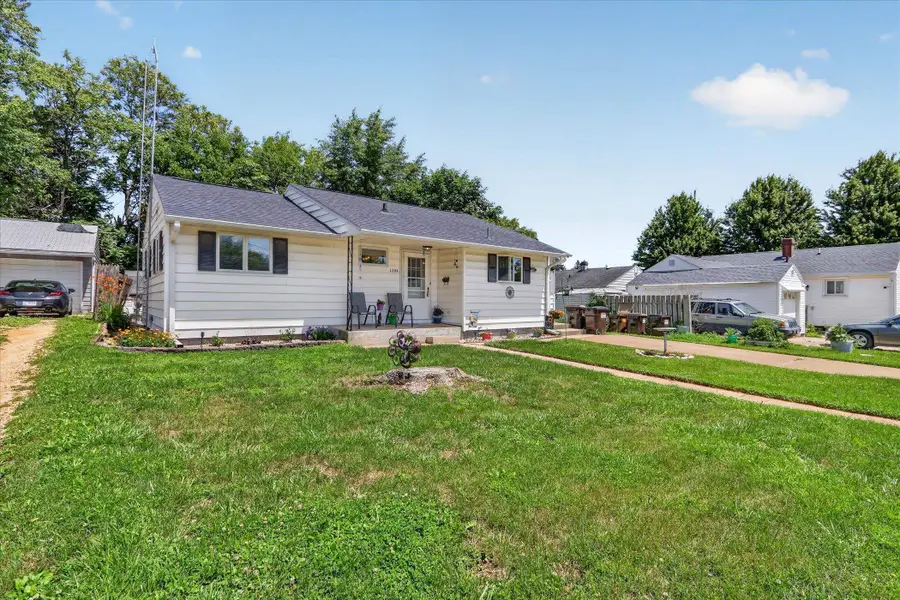 1204 W Violet Street, Freeport, IL 61032 - #3