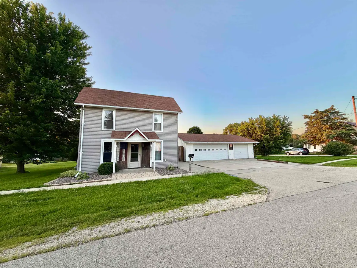 208 E Broad Street, Mount Carroll, IL 61053 - #1