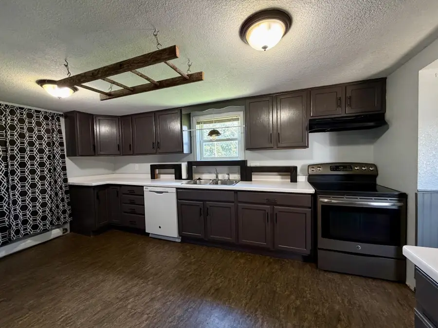 208 E Broad Street, Mount Carroll, IL 61053 - #3