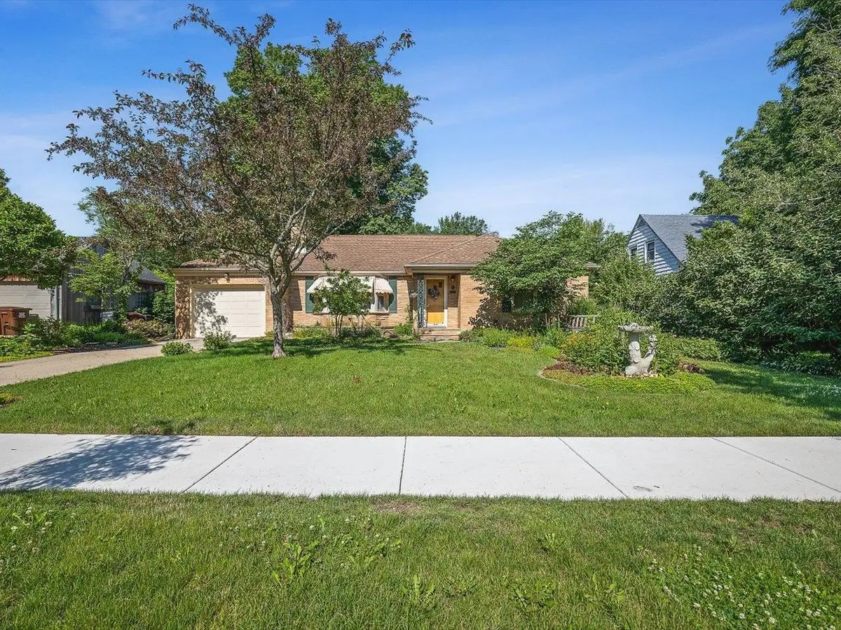 612 N Oak Knolls Avenue, Rockford, IL 61107 - #1