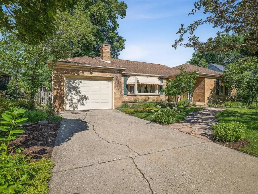 612 N Oak Knolls Avenue, Rockford, IL 61107 - #2