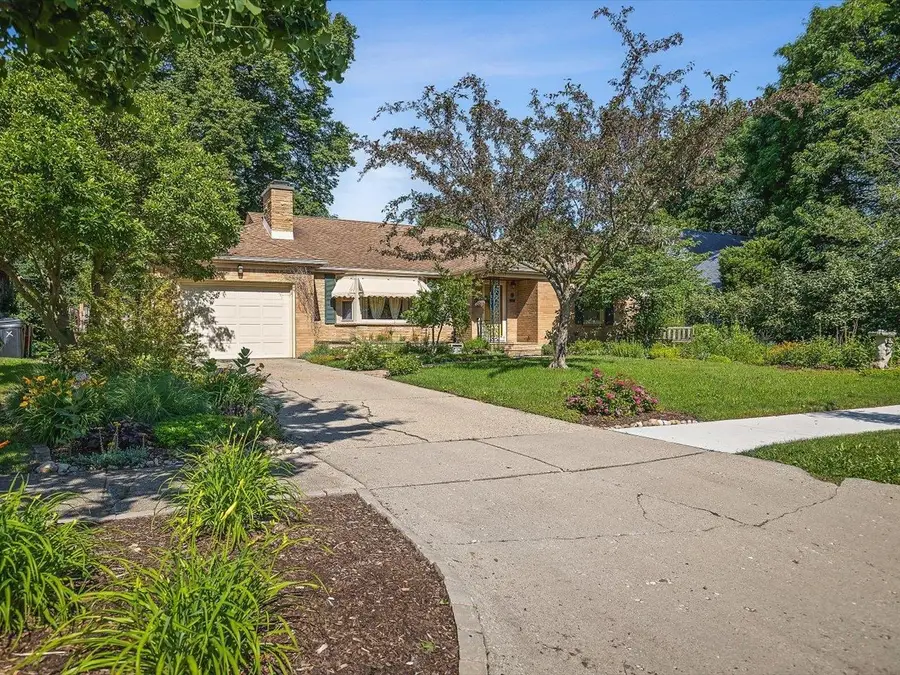 612 N Oak Knolls Avenue, Rockford, IL 61107 - #3