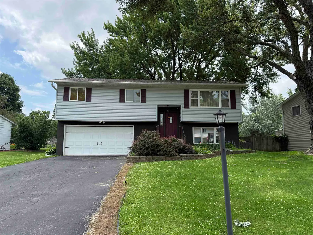 2015 W Revere Street, Freeport, IL 61032 - #1