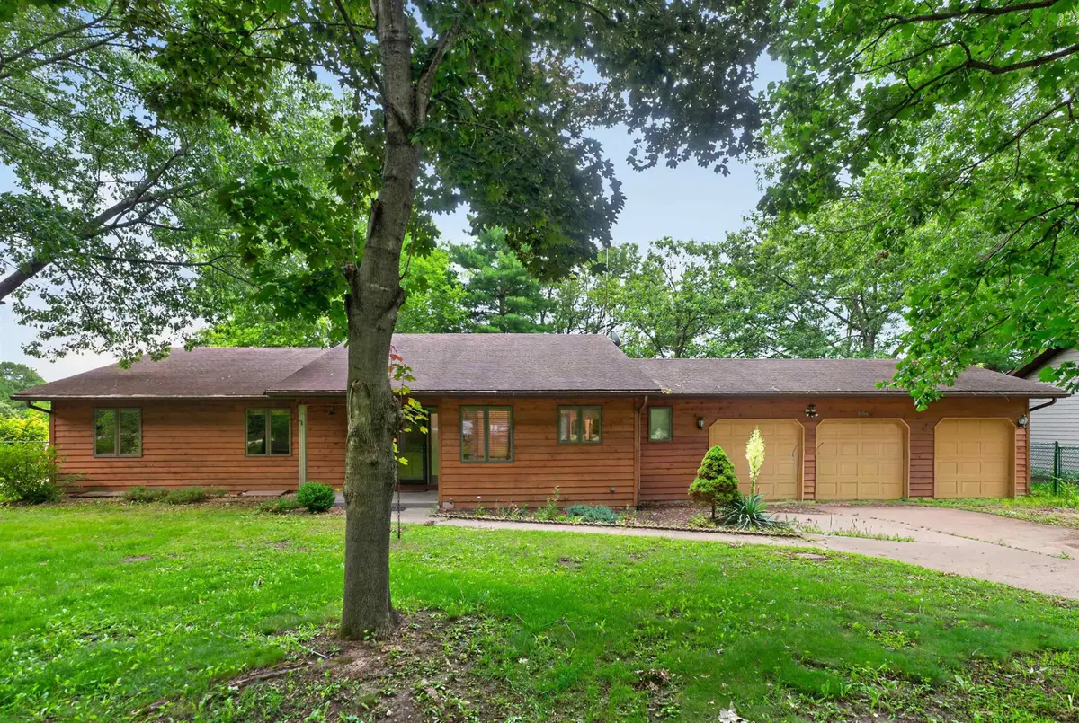 1006 N White Pine Drive, Dixon, IL 61021 - #1
