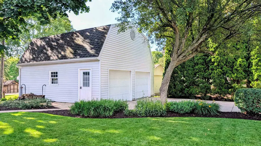 1325 W Lincoln, Freeport, IL 61032 - #3