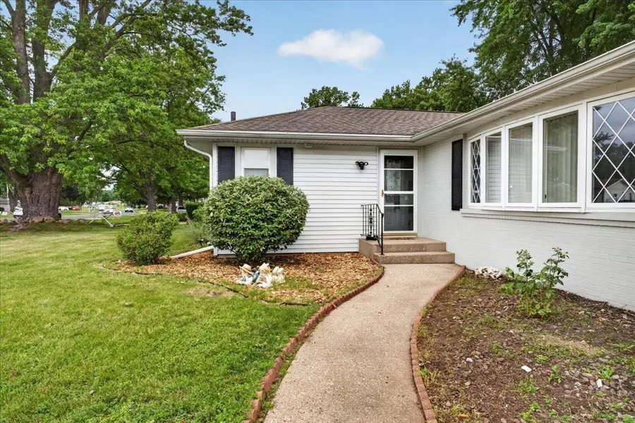 879 E Inman Parkway, Beloit, IL 53511 - #3