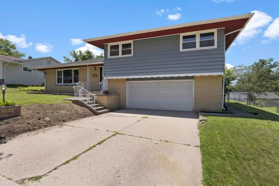 2219 24th Street, Rockford, IL 61108 - #2