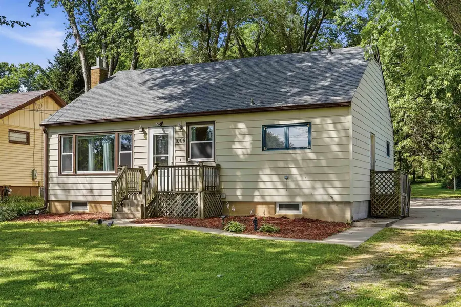 1009 Chicago Avenue, Dixon, IL 61021 - #2