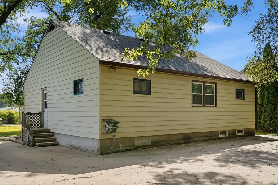 1009 Chicago Avenue, Dixon, IL 61021 - #3