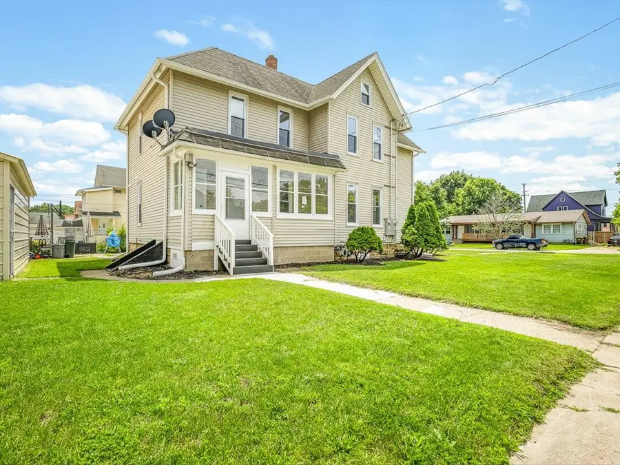 2104 S 4th Street, Rockford, IL 61104 - #3