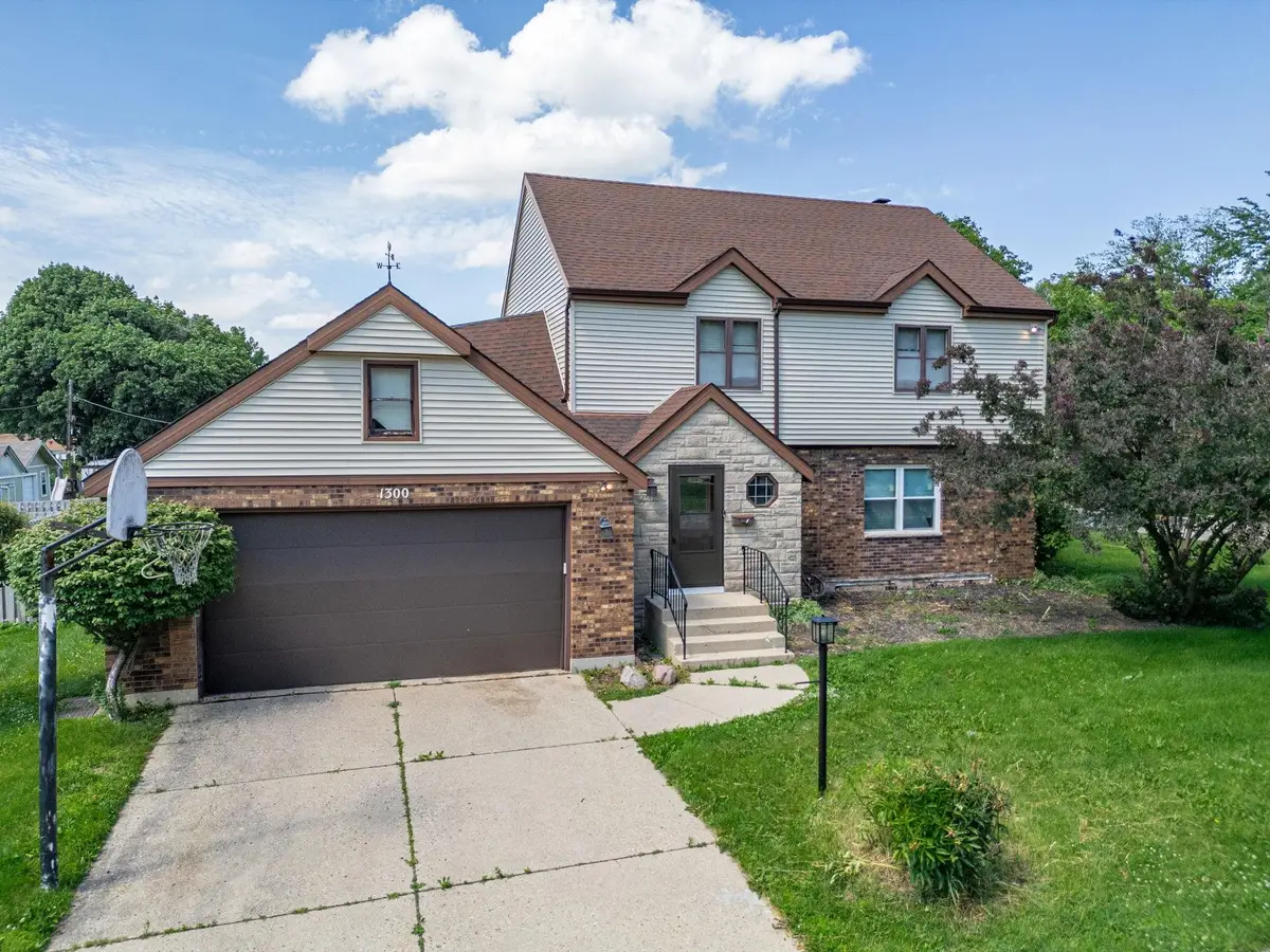 1300 Wolff Aven Avenue, Elgin, IL 60123 - #1