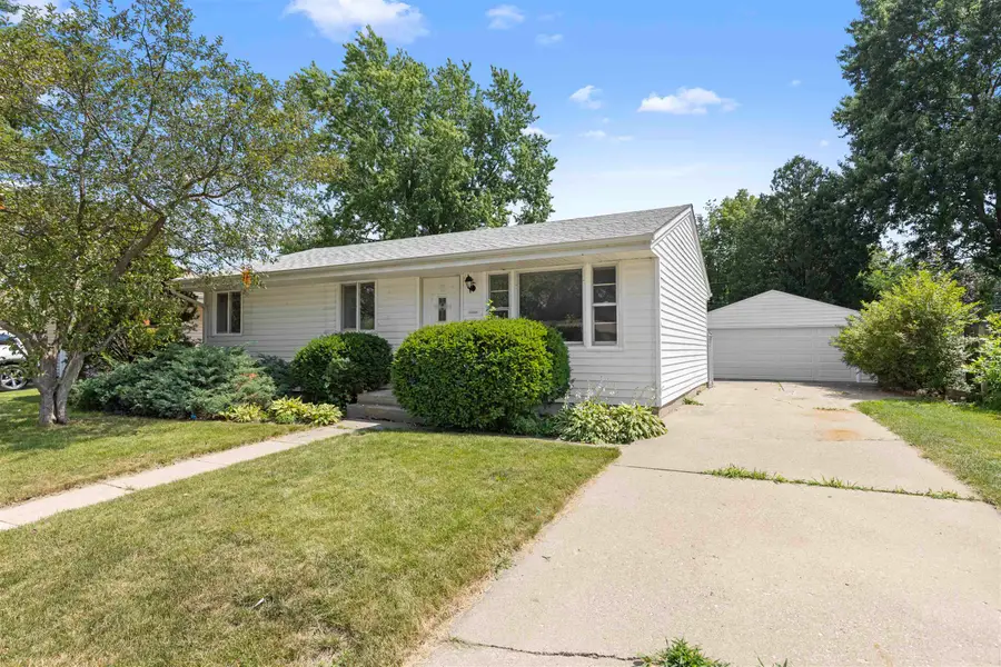 2221 Evans Avenue, Loves Park, IL 61111 - #2