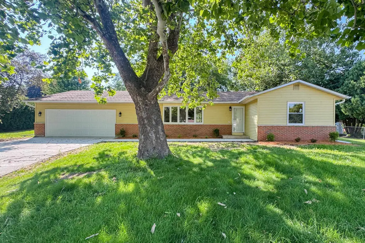 708 MISSION Court, Freeport, IL 61032 - #1