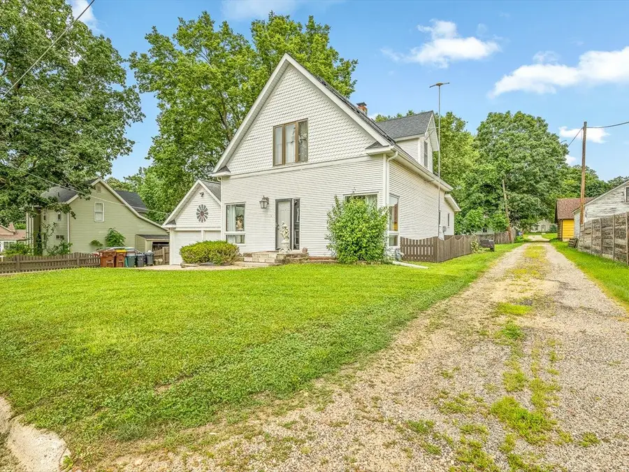 520 Division Street, Pecatonica, IL 61063 - #2