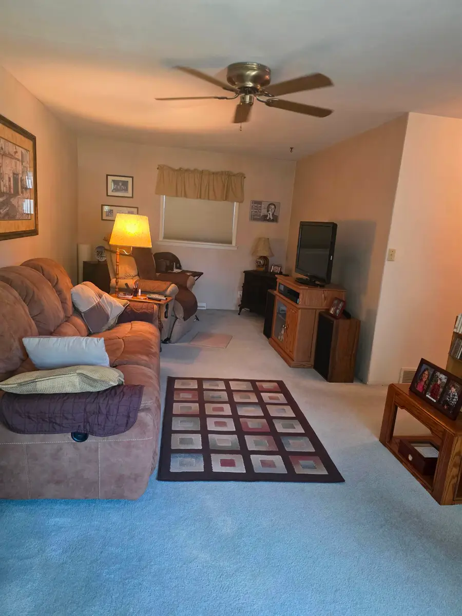 1402 Winter Drive, Freeport, IL 61032 - #2